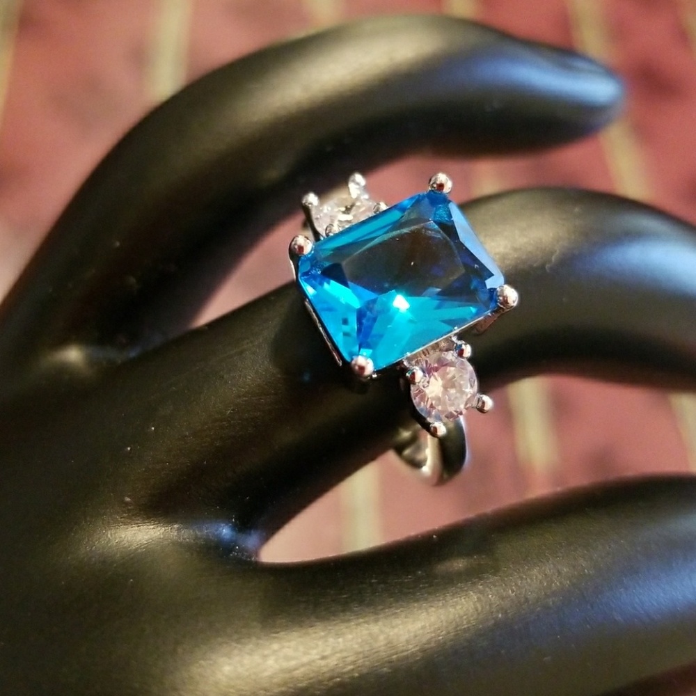 Sterling Silver Blue Topaz Princess Cut Ring - Picture 4 of 8